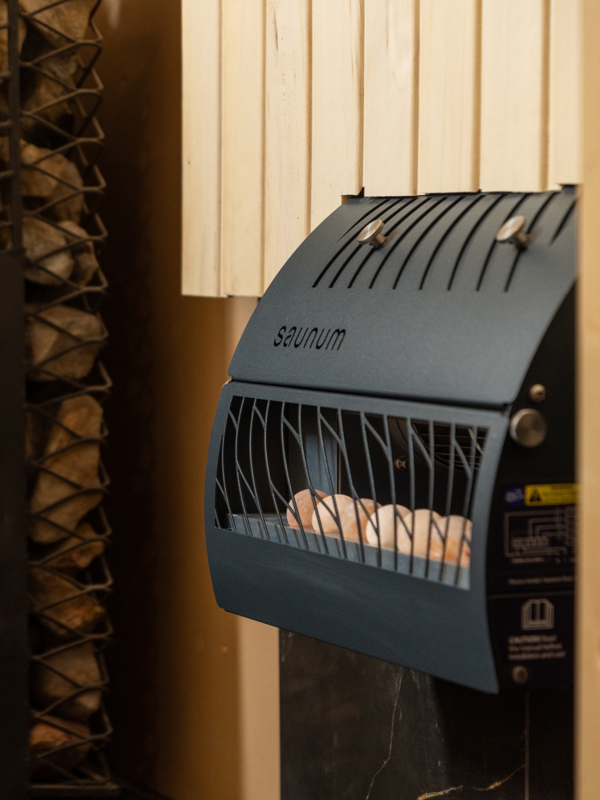 Black electric fireplace insert with 'seunum' branding in a room setting.